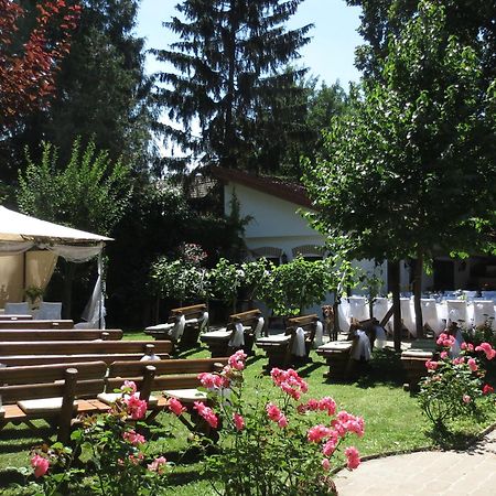 Hotel-Restaurant-Vinothek Felix Sommer Auersthal 外观 照片
