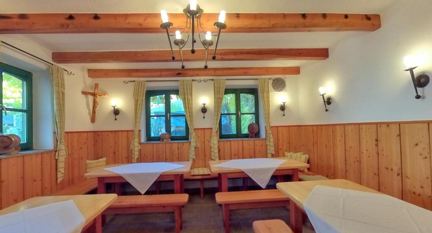 Hotel-Restaurant-Vinothek Felix Sommer Auersthal 外观 照片