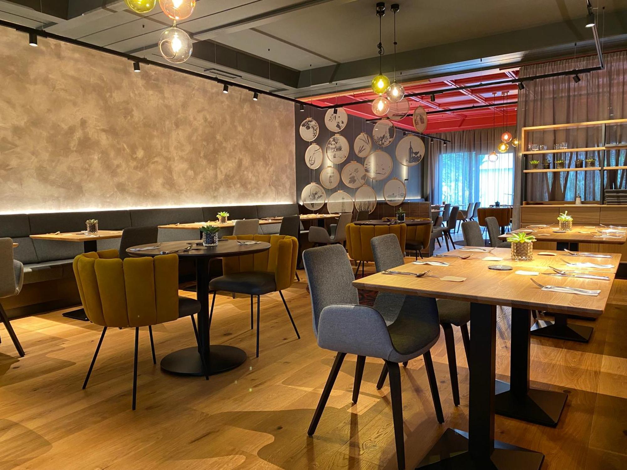 Hotel-Restaurant-Vinothek Felix Sommer Auersthal 外观 照片