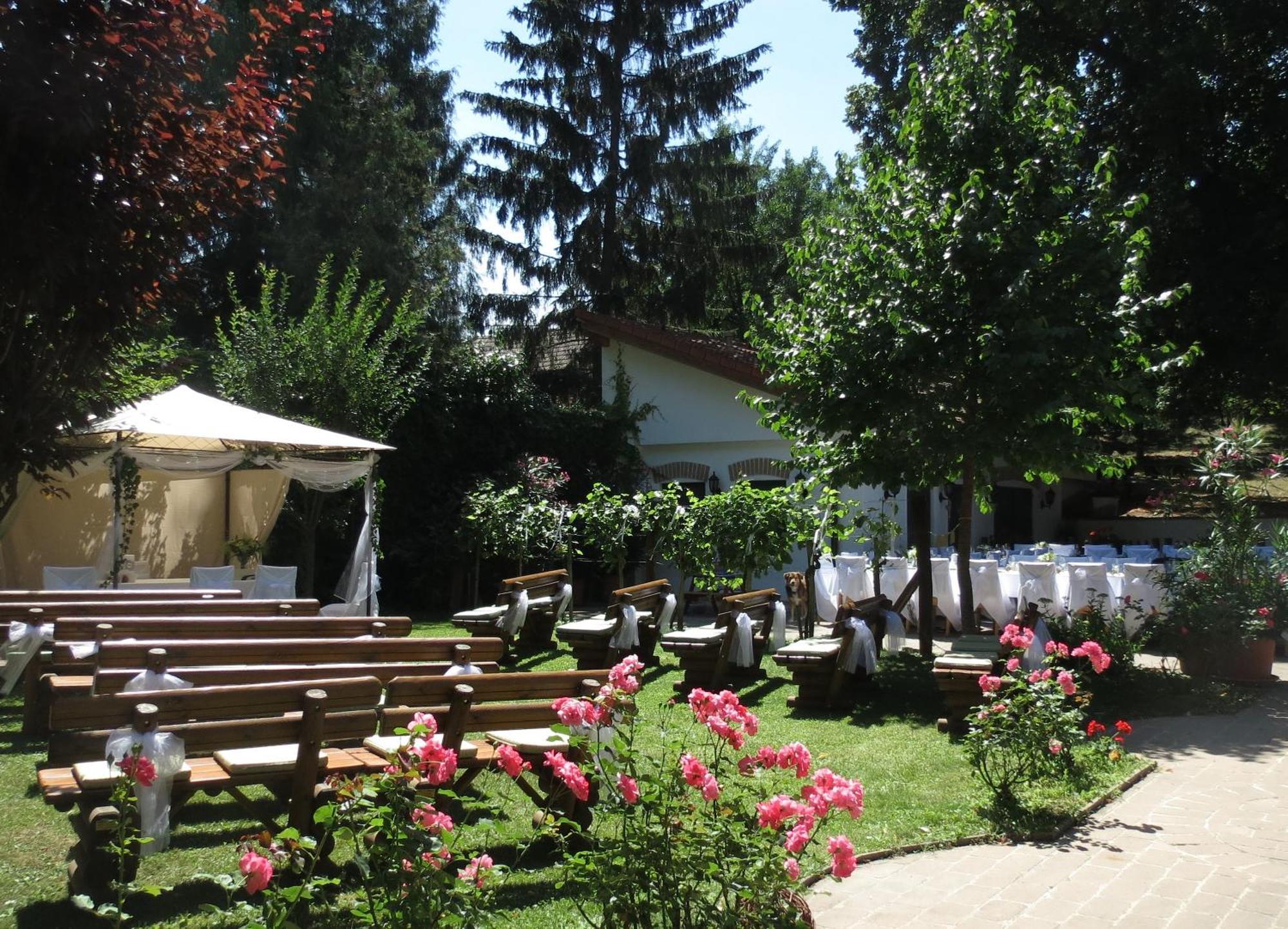 Hotel-Restaurant-Vinothek Felix Sommer Auersthal 外观 照片