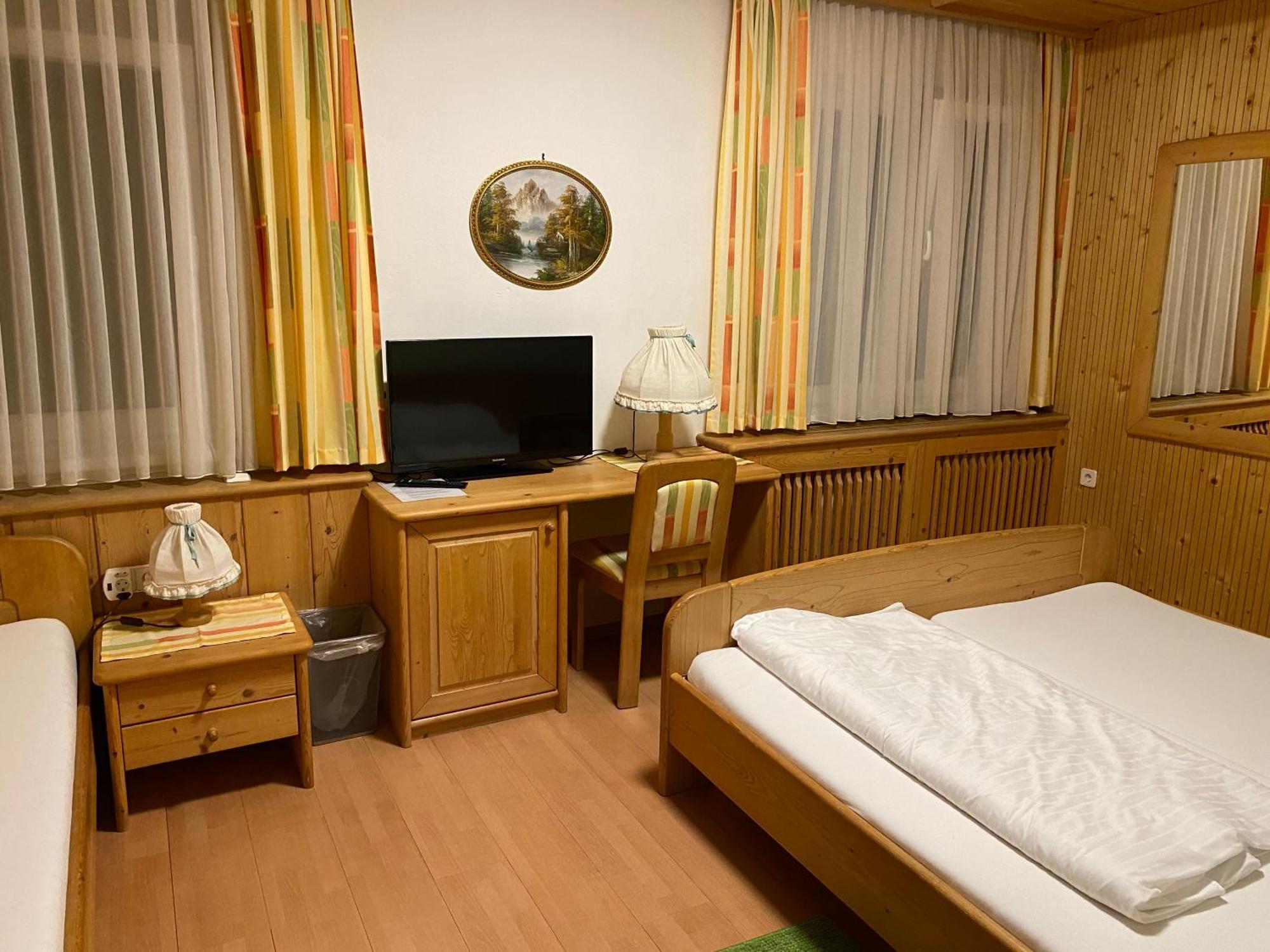 Hotel-Restaurant-Vinothek Felix Sommer Auersthal 外观 照片
